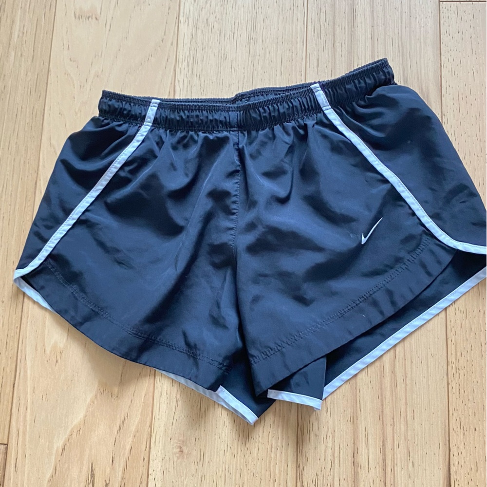 Black Nike dry fit athletic shorts size medium